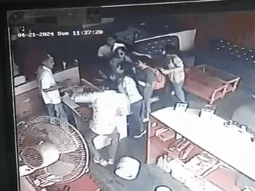जयपुर में युवक-युवतियों ने होटल मालिक को पीटा,खाना खाने के बाद पैसे मांगने पर हुआ झगड़ा, होटल में तोड़फोड़ की October 7, 2026