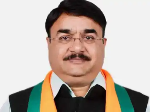भोपाल के पॉश इलाके में मंत्री के बेटे की गुंडागर्दी,पुलिस को वर्दी उतरवाने की धमकी दी; सीएम डॉ. मोहन ने लगाई फटकार.. October 7, 2026