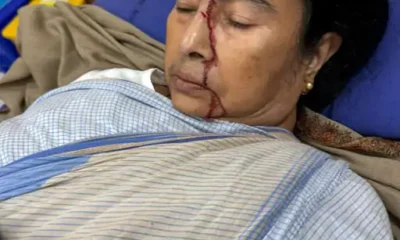 हेलिकॉप्टर में चढ़ने के दौरान ममता लड़खड़ाकर गिरीं,दुर्गापुर में हादसा; पिछले महीने घर में गिरने से माथे पर चोट लगी थी.. October 7, 2026
