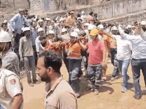 राजस्थान में खदान हादसे में एक अधिकारी की मौत,15 घंटे में बचाए गए 14 लोग, लिफ्ट की चेन टूटने से 1875 फीट नीचे फंसे थे October 20, 2026