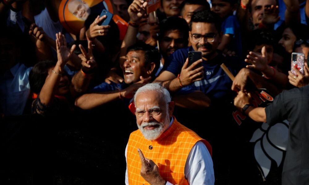 मोदी मूमेंट, अहमदाबाद में पीएम ने डाला वोट, बच्ची को खिलाया; बुजुर्ग महिला ने बांधी राखी; तस्वीरों में देखें बेहद खास पल October 7, 2026