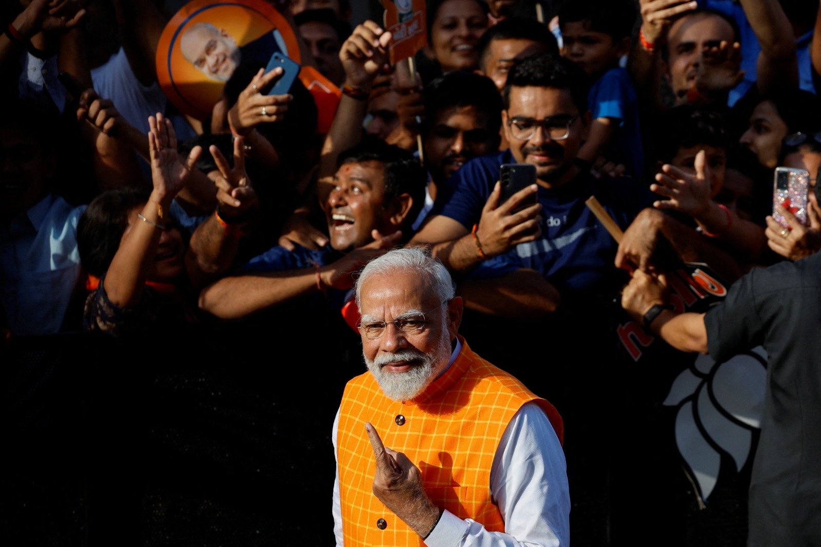 मोदी मूमेंट, अहमदाबाद में पीएम ने डाला वोट, बच्ची को खिलाया; बुजुर्ग महिला ने बांधी राखी; तस्वीरों में देखें बेहद खास पल October 26, 2026