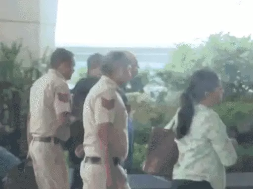 स्वाति मालीवाल मारपीट केस- पुलिस बिभव को मुंबई ले गई,दावा- केजरीवाल के PA ने आईफोन फॉर्मेट किया, डेटा किसी और को ट्रांसफर किया October 7, 2026