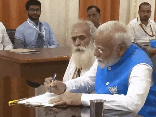 मोदी ने तीसरी बार वाराणसी से नामांकन दाखिल किया,गंगा पूजन किया, क्रूज की सवारी की; काल भैरव के दर्शन करके कलेक्ट्रेट पहुंचे.. October 20, 2026