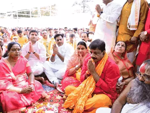 भोपाल के गुफा मंदिर में परशुराम जन्मोत्सव,पूर्व CM शिवराज, नरोत्तम मिश्रा ने पूजा-अर्चना की; बाल विवाह रोकने के लिए टीमें अलर्ट October 7, 2026