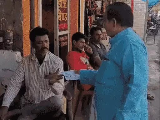 भोपाल में दिलचस्प...'मोदी' कुर्ता पहन वोट मांग रहे निर्दलीय,पत्नी-बेटे के साथ प्रचार कर रहे कैंडिडेट महाजन; बोले-वोट मुझे ही मिलेंगे October 7, 2026
