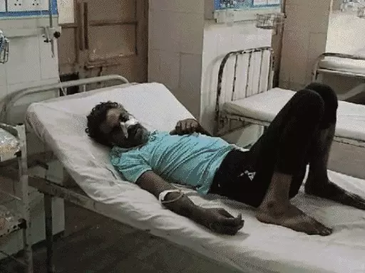 जयपुर में एग्जाम देने आए युवक की गर्मी से मौत,तीन लोगों की तबीयत बिगड़ी, भीषण गर्मी में बिना छत के बच्चे को टीका लगा रही महिलाएं October 7, 2026