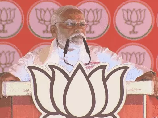 मोदी बोले- सपा-कांग्रेस वालों का सनातन से 36 का आंकड़ा,ये लोग हमारे धर्म को डेंगू-मलेरिया कहते हैं; सपा जाति देखकर नौकरी देती थी October 7, 2026