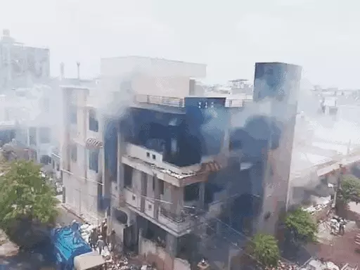 जयपुर के तीन मंजिला घर में लगी भीषण आग,गोदाम बना रखा था, तीन घंटे से काबू करने की कोशिश जारी.. October 20, 2026