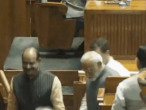 ओम बिरला ध्वनि मत से लोकसभा स्पीकर चुने गए,मोदी-राहुल ने साथ जाकर उन्हें आसंदी पर बैठाया; विपक्ष ने वोटिंग की मांग की थी October 19, 2026