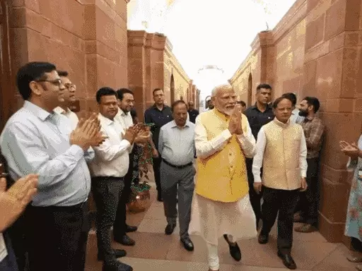 PM मोदी ने कामकाज संभाला, पहली फाइल पर साइन किए:तीसरे कार्यकाल की पहली कैबिनेट बैठक आज, मंत्रियों के विभाग बांटे जा सकते हैं October 20, 2026