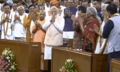 मोदी सेंट्रल हॉल पहुंचे, संविधान को नमन किया,NDA की बैठक में राजनाथ प्रस्ताव रख रहे October 18, 2026