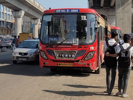 भोपाल में 4 दिन से नहीं दौड़ी सिटी बसें,300 ड्राइवर-कंडक्टर नहीं कर रहे संचालन; PF राशि जमा नहीं होने से नाराज October 20, 2026