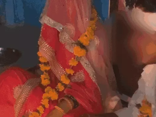 इंदौर; मां-बाप ने ही करा दी नाबालिग बेटी की शादी:झूठ पकड़ाया तो माफी मांगने लगी मां; अब सरकारी संरक्षण में रहेगी लड़की October 18, 2026
