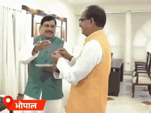 MP के सभी 29 नवनिर्वाचित सांसदों को दिल्ली बुलाया,मोदी के लिए महाकाल मंदिर में पूजा; नकुलनाथ बोले-बोरिया बिस्तर बांधकर नहीं जाऊंगा October 21, 2026