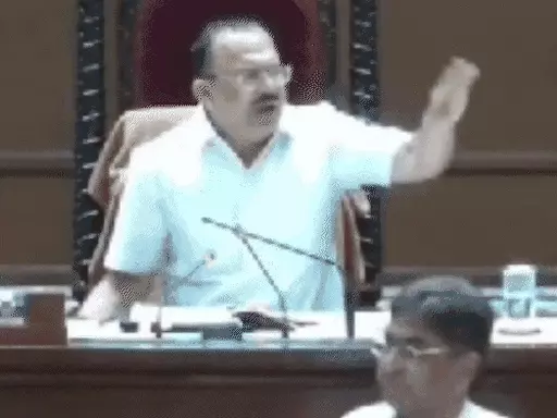 विधानसभा में 'ठाकुर का कुआं' कविता को लेकर हंगामा,हरीश चौधरी ने कहा-सब कुछ ठाकुर का है; बीजेपी विधायक बोले- रिफाइनरी खा गए,बाड़मेर लूट लिया October 19, 2026