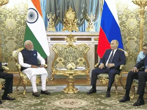 मोदी ने पुतिन से कहा-जंग से शांति का रास्ता नहीं,समाधान के लिए वार्ता जरूरी; रूसी राष्ट्रपति बोले-आपकी कोशिशों का सम्मान करते हैं October 19, 2026