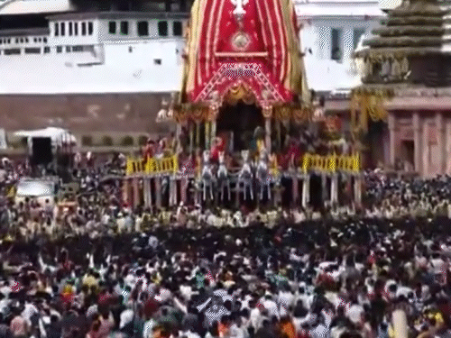 पुरी की जगन्नाथ रथयात्रा का दूसरा दिन,रुक-रुक कर आगे बढ़े रहे हैं बलभद्र, सुभद्रा और जगन्नाथ के रथ, आज गुंडिचा मंदिर पहुंचेंगे October 19, 2026