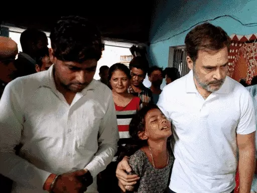 राहुल से लिपटकर रोए हाथरस हादसे के पीड़ित,कहा- टेंशन न लो, हम हैं; अब आप हमारा परिवार, मुद्दे को संसद में उठाएंगे October 19, 2026