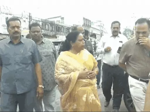 भोपाल के अल्पना टॉकीज चौराहा पहुंचीं महापौर,कल 2 फीट पानी भरा था, 1 घंटे रेंगते रहे वाहन; महापौर बोलीं-परमानेंट सॉल्यूशन निकाल रहे October 19, 2026