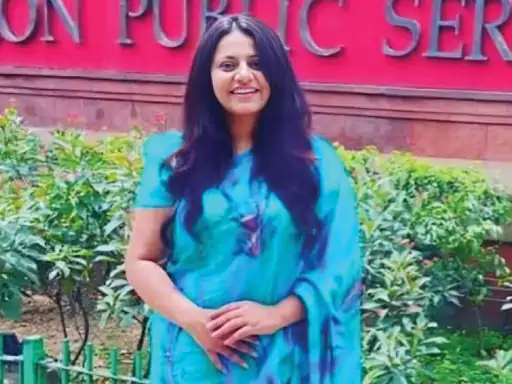 पूजा खेडकर अब IAS अफसर नहीं,UPSC ने सिलेक्शन रद्द किया, कोई एग्जाम भी नहीं दे पाएंगी,पहचान बदलकर परीक्षा दी थी October 19, 2026
