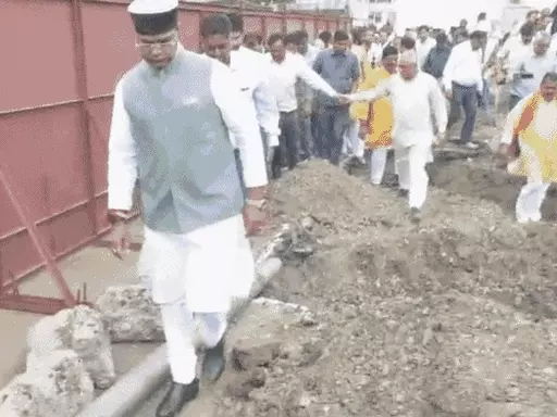 भोपाल में मेट्रो के दूसरे फेज पर मिट्‌टी की टेस्टिंग,मंत्री सारंग ने देखा काम; बोले- करोंद चौराहे पर थ्री टियर में ट्रांसपोर्टेशन होगा October 19, 2026