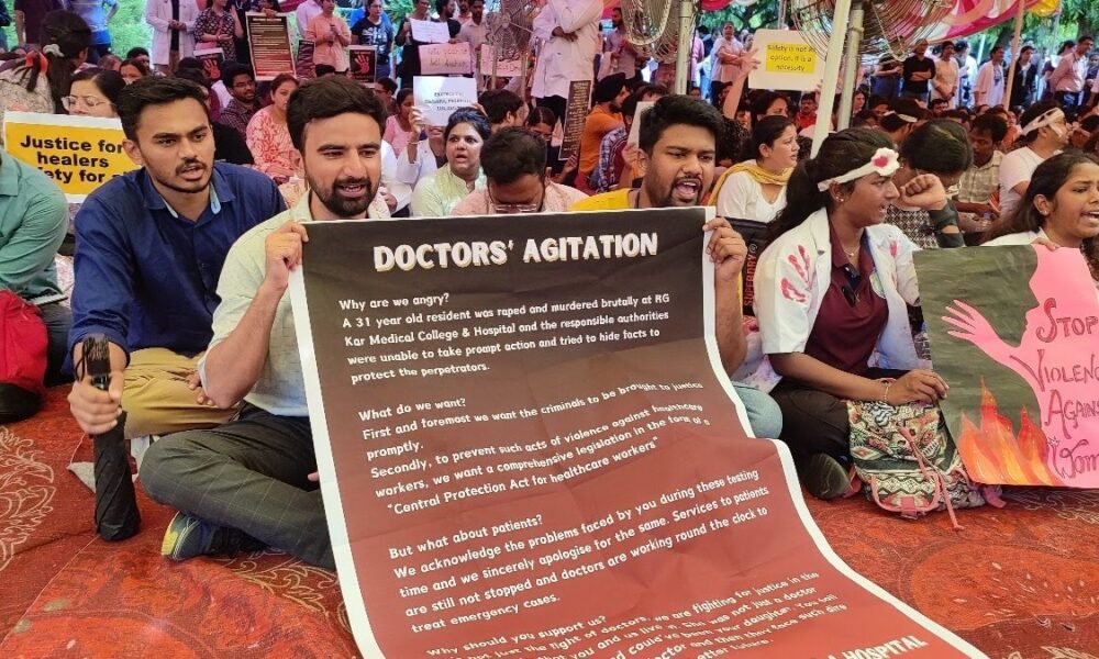 ममता सरकार ने किया 42 प्रोफेसर-डॉक्टरों का तबादला October 19, 2026