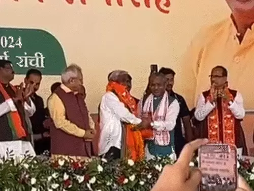 झारखंड के पूर्व CM चंपाई सोरेन BJP में शामिल,बोले- कभी नहीं सोचा था मेरी जासूसी होगी, शिवराज ने कहा- टाइगर अभी जिंदा है October 19, 2026