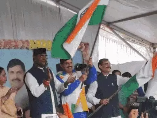 CM डॉ. मोहन यादव ने तिरंगा लहराया,ओलिंपियन विवेक सागर और ऐश्वर्य प्रताप सिंह का किया सम्मान, तिरंगा यात्रा का बच्चों ने किया स्वागत October 19, 2026