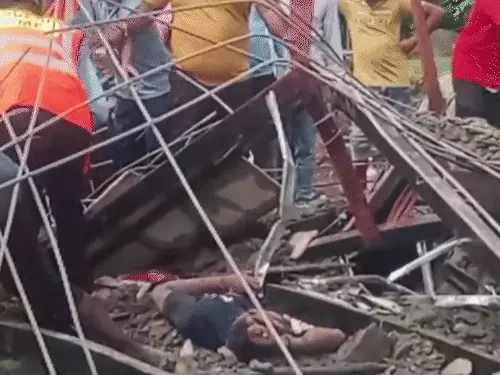 एमपी के महू में छत गिरी, 5 की मौत,शव निकालने लगानी पड़ी 3 जेसीबी, 1 पोकलेन; मृतकों में दो सगे भाई, ठेकेदार भी October 19, 2026