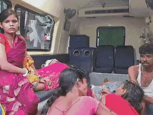 बिहार के सिद्धेश्वरनाथ मंदिर में भगदड़, 7 कांवड़ियों की मौत,चश्मदीद बोला- दुकानदार-श्रद्धालुओं में मारपीट हुई, मृतक के परिजन बोले- वॉलंटियर्स ने लाठीचार्ज किया October 19, 2026