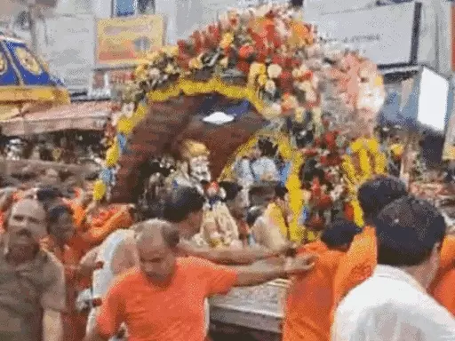 सवारी शुरू, प्रजा का हाल जानने निकले महाकाल,1500 लोगों ने एक साथ 10 मिनट तक बजाए डमरू, बना वर्ल्ड रिकॉर्ड October 19, 2026
