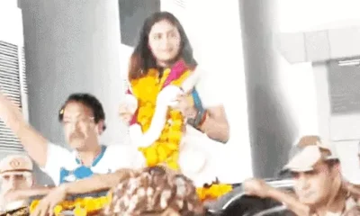 ओलिंपिक में 2 मेडल जीतने वाली मनु भाकर भारत लौटीं,दिल्ली एयरपोर्ट पर स्वागत हुआ; माता-पिता ने माथा चूमा, गले लगाया October 18, 2026