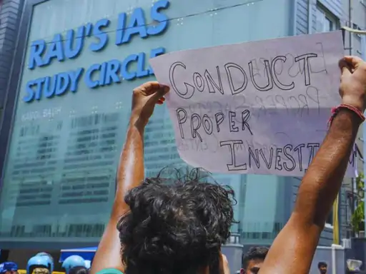 दिल्ली कोचिंग हादसे की जांच CBI करेगी,हाईकोर्ट ने पुलिस से पूछा- सड़क से जा रहे शख्स को कैसे अरेस्ट किया October 19, 2026