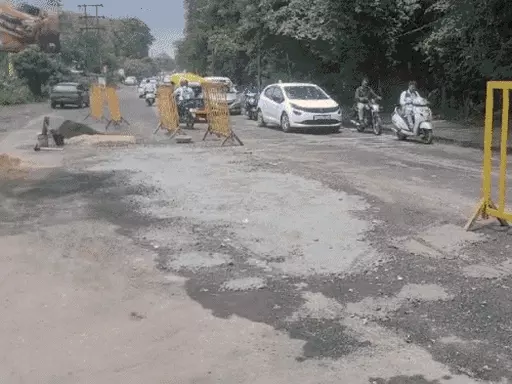 भोपाल में PWD की 573Km सड़कें, इनमें 3% पर गड्‌ढे:अफसर बोले-निगम की सड़कें ज्यादा जर्जर,हम लगातार मरम्मत कर रहे October 19, 2026