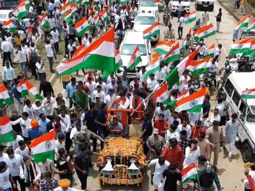 भोपाल में 30Km लंबी तिरंगा यात्रा निकली,कोलार में CM डॉ. मोहन यादव ने दिखाई हरी झंडी; खुली जीप में निकले October 19, 2026
