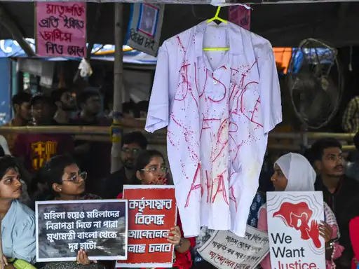 ट्रेनी डॉक्टर ने मौत के दिन भी डायरी लिखी,एक पेज की फोटो पिता को भेजी, वह गायब; पूर्व प्रिंसिपल के फोन से कॉल डिटेल डिलीट October 19, 2026