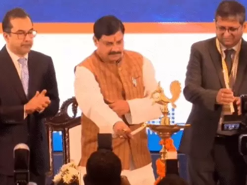 सीएम बोले- काम कराना है, तो मन बड़ा करें,कहा- बिजनेसमैन के लिए सरकार की दृष्टि टेढ़ी होती है, इसे सीधा करना है October 19, 2026