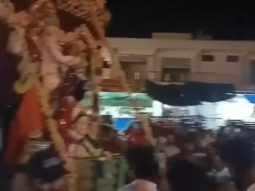 कर्नाटक के मांड्या में गणेश विसर्जन जुलूस पर पथराव,तलवारों-कांच की बॉटल से हमला, भीड़ ने दुकानें-गाड़ियां जलाईं.. October 19, 2026