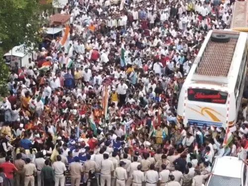 सीएम हाउस घेरने निकले 8 हजार अतिथि शिक्षक,पुलिस ने लाठियों से पीछे धकेला,कई घायल; नियमितिकरण समेत 5 मांगों को लेकर प्रदर्शन October 19, 2026