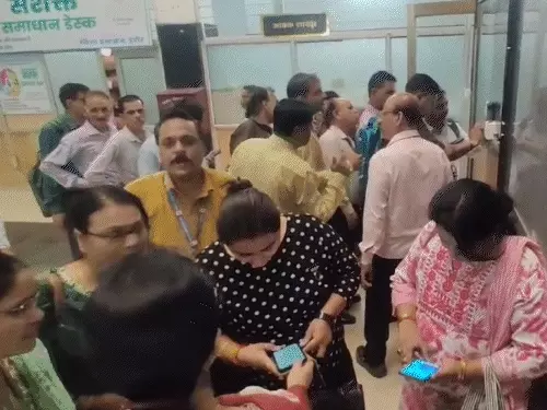 UP में जो फैसला वापस हुआ, वह इंदौर में लागू,अफसर-कर्मचारियों के लिए डिजिटल अटेंडेंस जरूरी, शिक्षक-पटवारी भी आएंगे दायरे में October 19, 2026