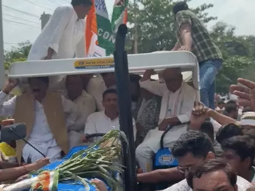 MP कांग्रेस की न्याय यात्रा, इंदौर में दिग्विजय-जीतू पहुंचे,एक ट्रेक्टर से रैली की अनुमति; कांग्रेसी कार्यकर्ता के सिर में लगी चोट October 19, 2026