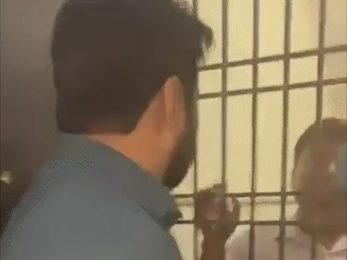 AAP विधायक अमानतुल्लाह के घर ED पहुंची,दिल्ली वक्फ बोर्ड मनी लॉन्ड्रिंग केस में पूछताछ जारी; संजय सिंह बोले- ये तानाशाही और गुंडागर्दी October 19, 2026
