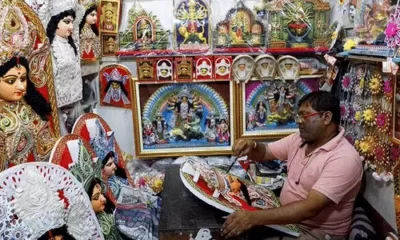 सेक्स वर्कर्स नहीं देंगी दुर्गा प्रतिमा के लिए मिट्टी,बोलीं- इंसाफ नहीं, तो मिट्टी भी नहीं; कोलकाता रेप-मर्डर पर ममता से नाराज October 18, 2026