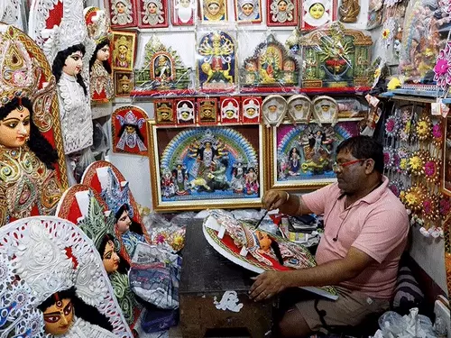 सेक्स वर्कर्स नहीं देंगी दुर्गा प्रतिमा के लिए मिट्टी,बोलीं- इंसाफ नहीं, तो मिट्टी भी नहीं; कोलकाता रेप-मर्डर पर ममता से नाराज October 19, 2026