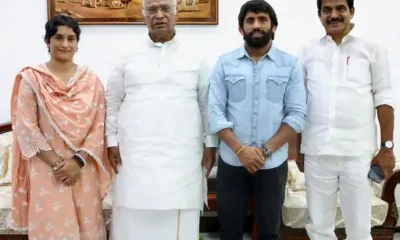विनेश फोगाट और बजरंग पूनिया कांग्रेस मुख्यालय पहुंचे,थोड़ी देर में कांग्रेस जॉइन करेंगे, विनेश ने रेलवे की नौकरी से इस्तीफा दिया October 16, 2026