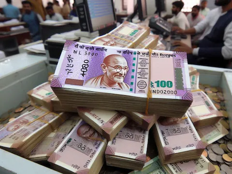 बचत खाते में नकदी जमा की सीमा: जानिए कितनी रकम पर आयकर विभाग भेज सकता है नोटिस October 16, 2026