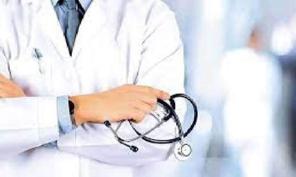 कोमा में डॉक्टर, पिता ने ₹75 लाख क्लेम मांगा: इंदौर कोर्ट ने माना कभी ठीक नहीं होंगे, राशि बढ़ाकर ₹81 लाख देने का आदेश October 19, 2026
