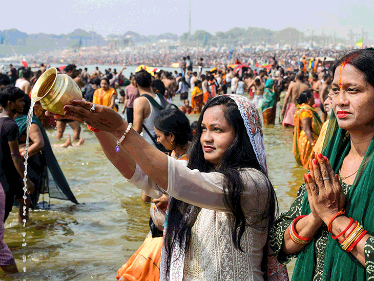 संगम पहुंचने के लिए 10KM पैदल चलना पड़ रहा: प्रयागराज में वाहनों की एंट्री बंद, 8 ट्रेनें रद्द, स्कूल ऑनलाइन October 19, 2026