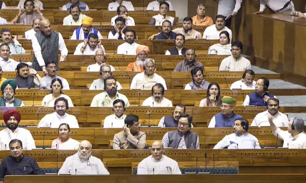 वक्फ संशोधन बिल पर लोकसभा में चर्चा: अमित शाह बोले- वोट बैंक के लिए अल्पसंख्यकों को डराया जा रहा, कानून सभी को मानना होगा October 19, 2026